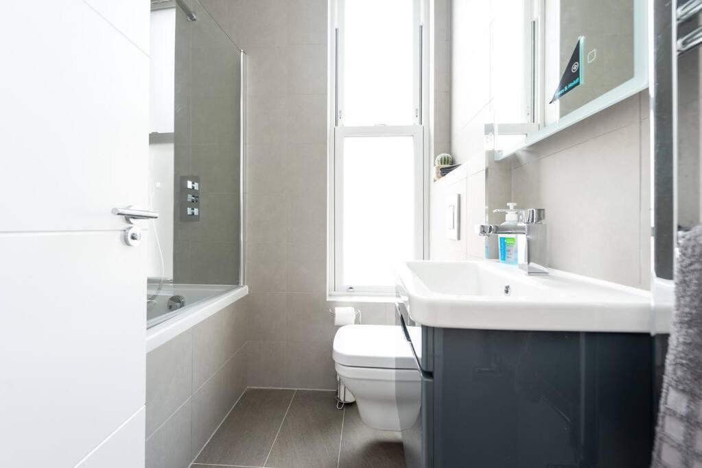 Beautiful Apartment By Hyde Park Ss2 Londres Exterior foto
